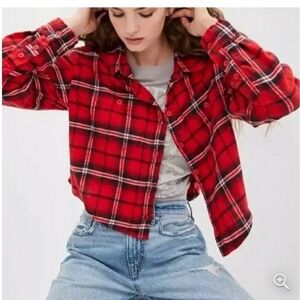 NWT American Eagle Red Plaid Cropped Button Up Flannel Size Large, comfy Ret.$44